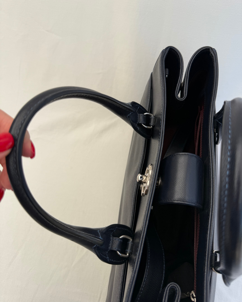 Another top angle of the the Chanel 2015 Medium Executive Cerf Caviar Leather Tote Bag Navy Blue Vintage